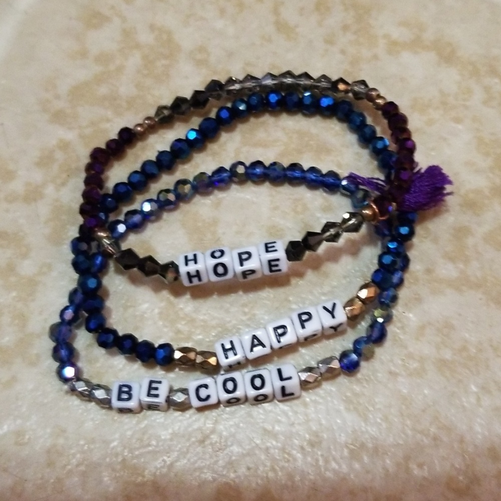 💟Beaded Bracelets W/ Positive Words!